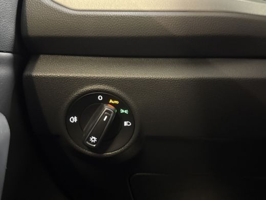 Volkswagen T-Roc TSI 115PK LIFE GOAL EDITION NAVI/CARPLAY/STOELVERWARMING/ FABRIEKSGARANTIE ActivLease financial lease