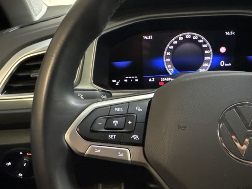 Volkswagen T-Roc TSI 115PK LIFE GOAL EDITION NAVI/CARPLAY/STOELVERWARMING/ FABRIEKSGARANTIE ActivLease financial lease