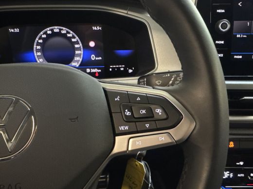 Volkswagen T-Roc TSI 115PK LIFE GOAL EDITION NAVI/CARPLAY/STOELVERWARMING/ FABRIEKSGARANTIE ActivLease financial lease