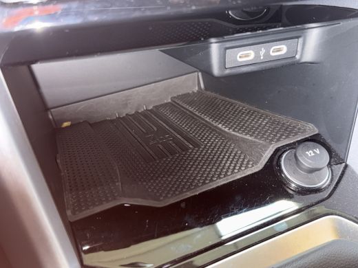 Volkswagen T-Roc TSI 115PK LIFE GOAL EDITION NAVI/CARPLAY/STOELVERWARMING/ FABRIEKSGARANTIE ActivLease financial lease