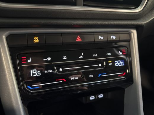 Volkswagen T-Roc TSI 115PK LIFE GOAL EDITION NAVI/CARPLAY/STOELVERWARMING/ FABRIEKSGARANTIE ActivLease financial lease