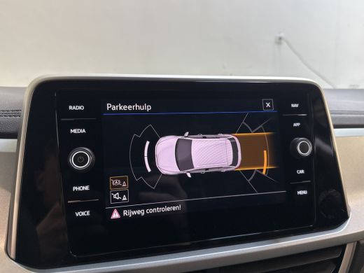 Volkswagen T-Roc TSI 115PK LIFE GOAL EDITION NAVI/CARPLAY/STOELVERWARMING/ FABRIEKSGARANTIE ActivLease financial lease