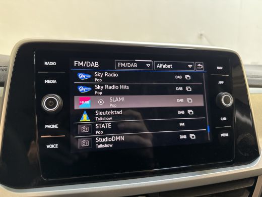 Volkswagen T-Roc TSI 115PK LIFE GOAL EDITION NAVI/CARPLAY/STOELVERWARMING/ FABRIEKSGARANTIE ActivLease financial lease