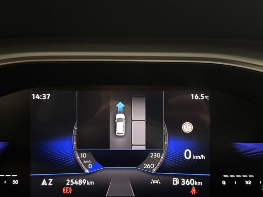 Volkswagen T-Roc TSI 115PK LIFE GOAL EDITION NAVI/CARPLAY/STOELVERWARMING/ FABRIEKSGARANTIE ActivLease financial lease