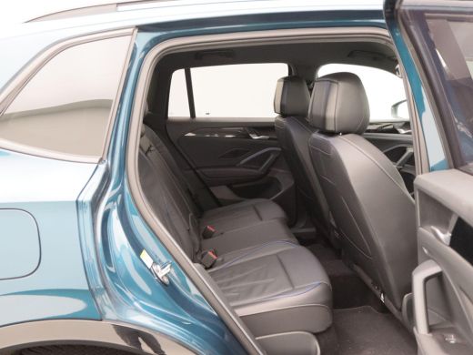 Volkswagen Tiguan 1.5 eHybrid 204 Pk Automaat R-Line Business | Trekhaak | Camera | Full LED | Stoel Verwarming/Koe... ActivLease financial lease