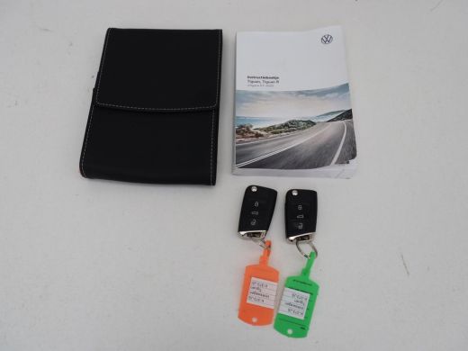 Volkswagen Tiguan 1.5 TSI R-Line | Stoelverwarming | Adaptive cruise | Matrix LED | Keyless | 19'' | Parkeerhulp | ... ActivLease financial lease