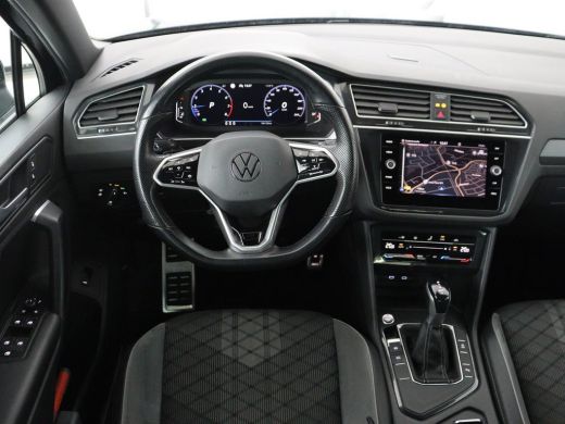 Volkswagen Tiguan 1.5 TSI R-Line | Stoelverwarming | Adaptive cruise | Matrix LED | Keyless | 19'' | Parkeerhulp | ... ActivLease financial lease