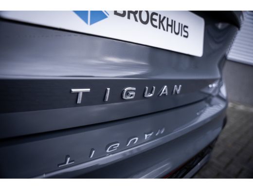 Volkswagen Tiguan R-Line Edition - eHybrid | 'App-Connect' draadloze smartphone integratie | Automatische afstandsr... ActivLease financial lease