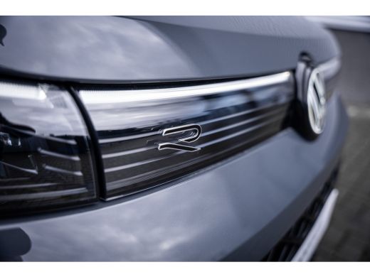 Volkswagen Tiguan R-Line Edition - eHybrid | 'App-Connect' draadloze smartphone integratie | Automatische afstandsr... ActivLease financial lease