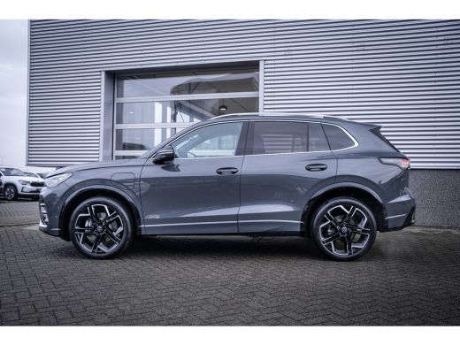 Volkswagen Tiguan R-Line Edition - eHybrid | 'App-Connect' draadloze smartphone integratie | Automatische afstandsr... ActivLease financial lease