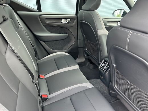 Volvo  EX40 Single Motor Extended Range Ultra 82 kWh | Trekhaak | Pixel-LED | All-seasons | Pano | Memory | C... ActivLease financial lease