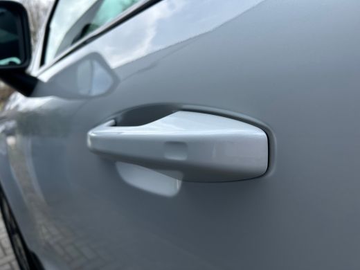 Volvo  EX40 Single Motor Extended Range Ultra 82 kWh | Trekhaak | Pixel-LED | All-seasons | Pano | Memory | C... ActivLease financial lease