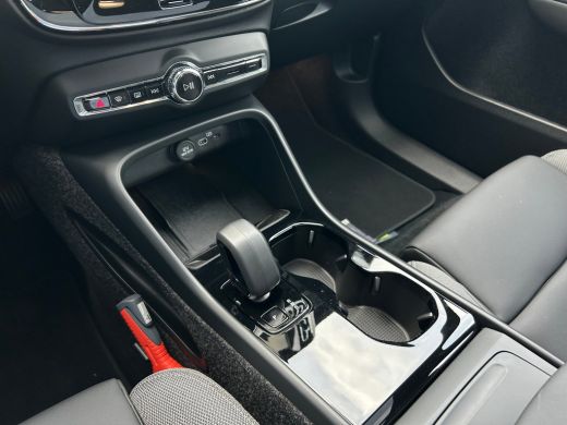 Volvo  EX40 Single Motor Extended Range Ultra 82 kWh | Trekhaak | Pixel-LED | All-seasons | Pano | Memory | C... ActivLease financial lease