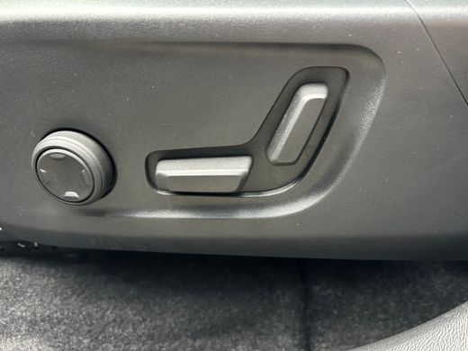 Volvo  EX40 Single Motor Extended Range Ultra 82 kWh | Trekhaak | Pixel-LED | All-seasons | Pano | Memory | C... ActivLease financial lease