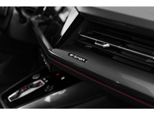 Audi Q4 e-tron S edition Competition | Achterklep, automatisch bedienbaar | Achteruitrijcamera | Adaptive cruise... ActivLease financial lease