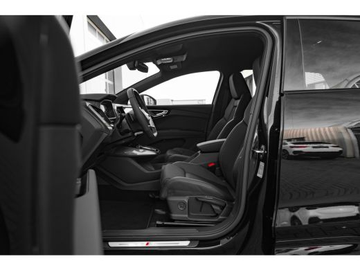 Audi Q4 e-tron S edition Competition | Achterklep, automatisch bedienbaar | Achteruitrijcamera | Adaptive cruise... ActivLease financial lease
