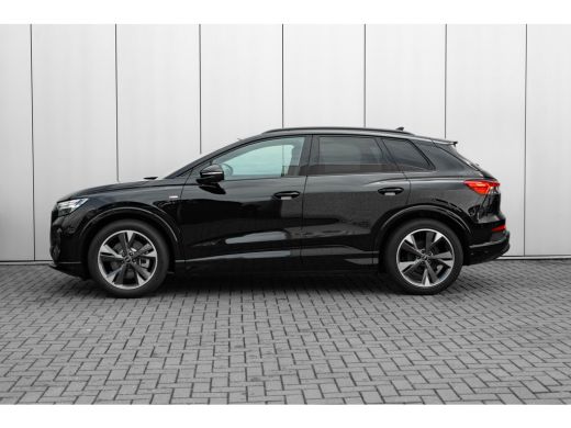 Audi Q4 e-tron S edition Competition | Achterklep, automatisch bedienbaar | Achteruitrijcamera | Adaptive cruise... ActivLease financial lease