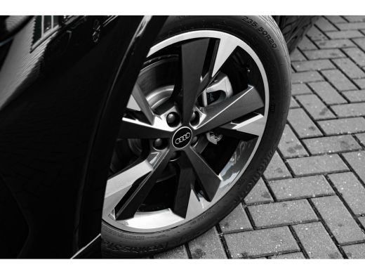 Audi Q4 e-tron S edition Competition | Achterklep, automatisch bedienbaar | Achteruitrijcamera | Adaptive cruise... ActivLease financial lease