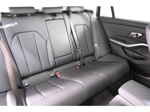 BMW 3 Serie Touring 318i *1ste Eigenaar*Navigatie*Leer*Carplay* ActivLease financial lease