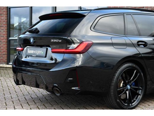 BMW 3 Serie Touring 330e xDrive M-Sport Pro Pano M-zetels ACC HUD 360 19inch ActivLease financial lease