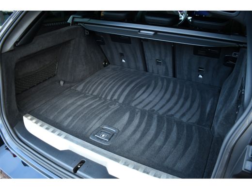 BMW 3 Serie Touring 330e xDrive M-Sport Pro Pano M-zetels ACC HUD 360 19inch ActivLease financial lease