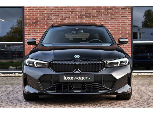 BMW 3 Serie Touring 330e xDrive M-Sport Pro Pano M-zetels ACC HUD 360 19inch ActivLease financial lease