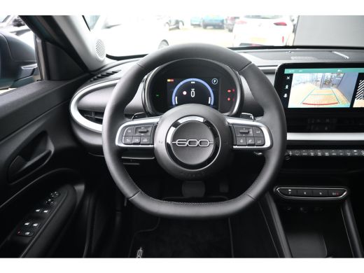 Fiat 600 1.2 Hybrid Urban 110pk 8 Jaar Garantie! | Achteruitrijcamera | Keyless-Entry | Draadloze Lader | ... ActivLease financial lease