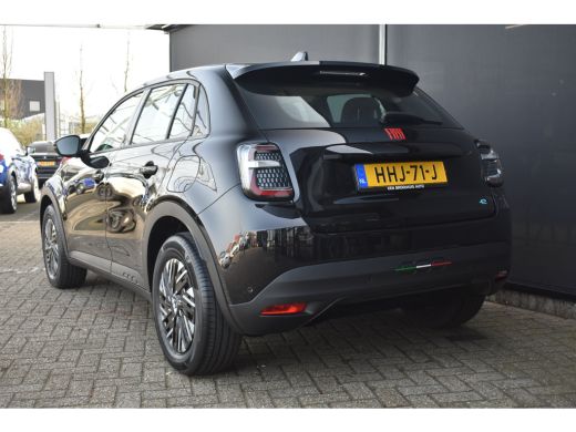 Fiat 600e RED 54 kWh 3 Fase 156pk 96%SOH! | Navigatie by App | Cruise Control | Parkeersensoren | DAB+ | Ke... ActivLease financial lease