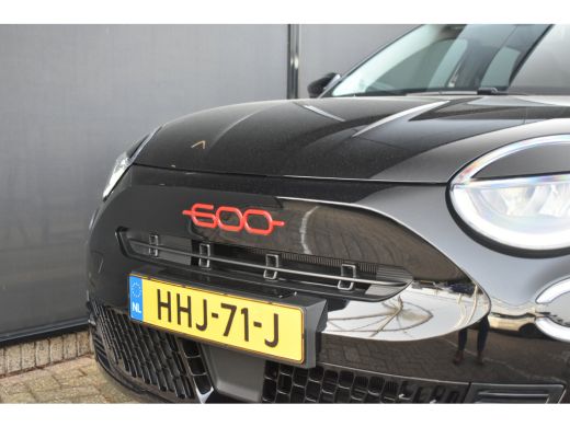 Fiat 600e RED 54 kWh 3 Fase 156pk 96%SOH! | Navigatie by App | Cruise Control | Parkeersensoren | DAB+ | Ke... ActivLease financial lease