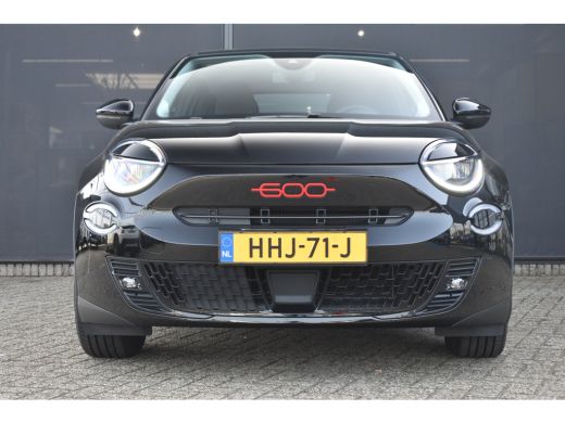 Fiat 600e RED 54 kWh 3 Fase 156pk 96%SOH! | Navigatie by App | Cruise Control | Parkeersensoren | DAB+ | Ke... ActivLease financial lease