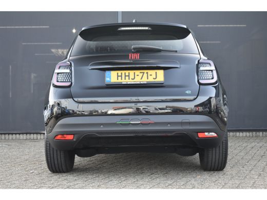 Fiat 600e RED 54 kWh 3 Fase 156pk 96%SOH! | Navigatie by App | Cruise Control | Parkeersensoren | DAB+ | Ke... ActivLease financial lease