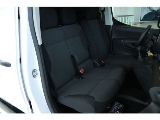 Peugeot Partner 1.5 BlueHDi 100 S&S L2 | Cruise COntrol | Sensoren | Carplay | Airco | Navi | Betimmering | 3-Zits ActivLease financial lease