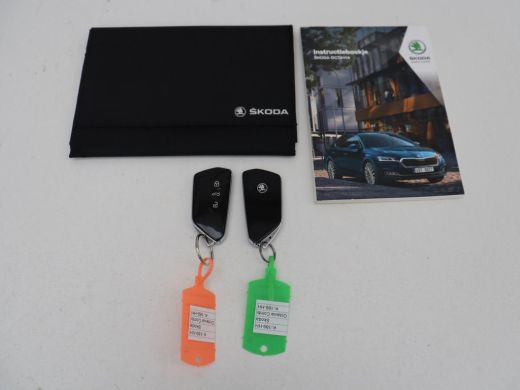 Skoda Octavia 1.0 e-TSI Sport | Trekhaak | Camera | Side Assist | Carplay | Sfeerverlichting | Navigatie | Spor... ActivLease financial lease