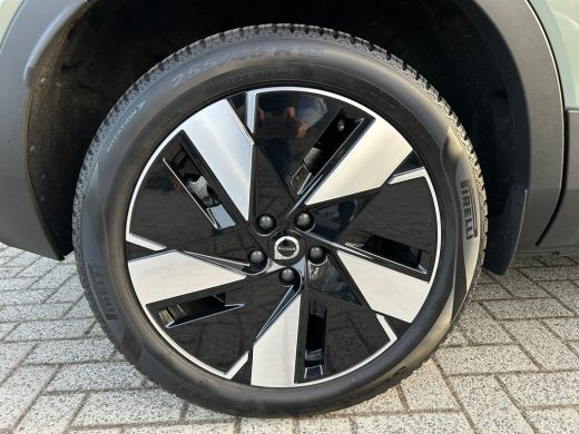 Volvo  EX40 Single Motor Extended Range Ultra 82 kWh | Sage Green | Pano | All-seasons | Climate | Harman/Kar... ActivLease financial lease