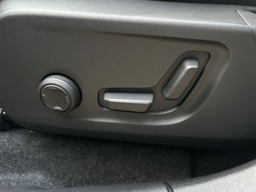 Volvo  EX40 Single Motor Extended Range Ultra 82 kWh | Sage Green | Pano | All-seasons | Climate | Harman/Kar... ActivLease financial lease