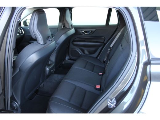 Volvo  V60 2.0 B3 Momentum Advantage | Navigatie full map | Cruise control | LED | Apple Carplay/ Android au... ActivLease financial lease