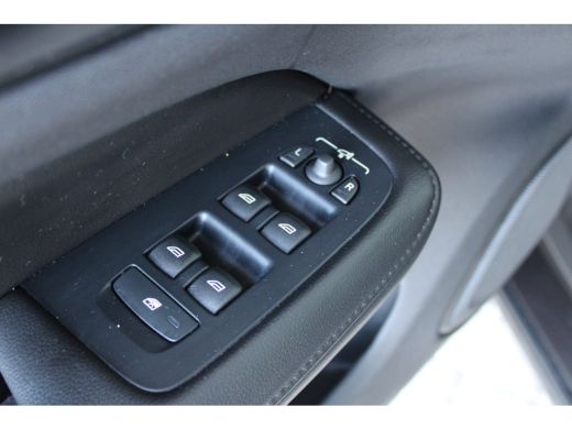 Volvo  V60 2.0 B3 Momentum Advantage | Navigatie full map | Cruise control | LED | Apple Carplay/ Android au... ActivLease financial lease