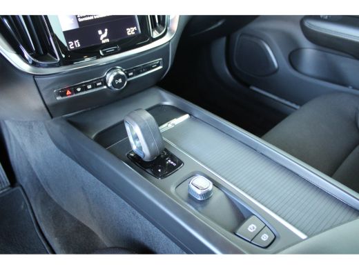 Volvo  V60 2.0 B3 Momentum Advantage | Navigatie full map | Cruise control | LED | Apple Carplay/ Android au... ActivLease financial lease