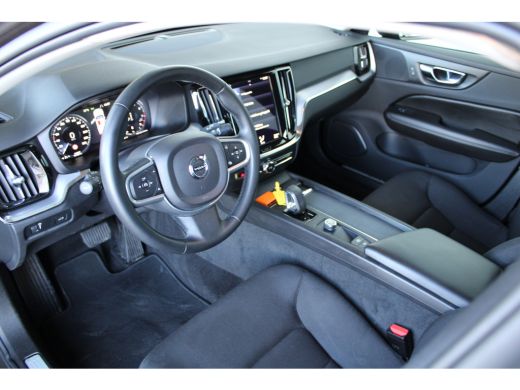 Volvo  V60 2.0 B3 Momentum Advantage | Navigatie full map | Cruise control | LED | Apple Carplay/ Android au... ActivLease financial lease