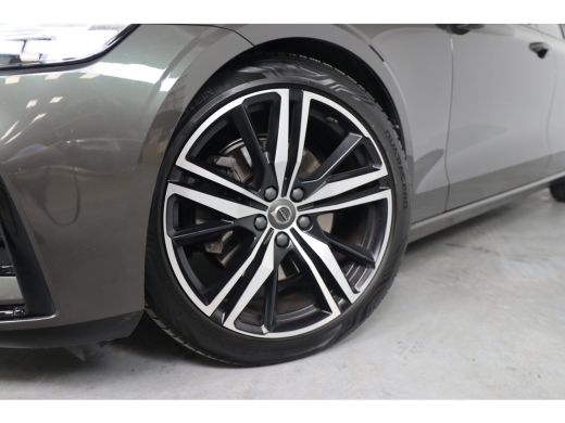 Volvo  V60 2.0 B4 R-Design | Navigatie | H&K Audio | Trekhaak Wegklapbaar | Blis | Leder | Adaptieve Cruise ... ActivLease financial lease