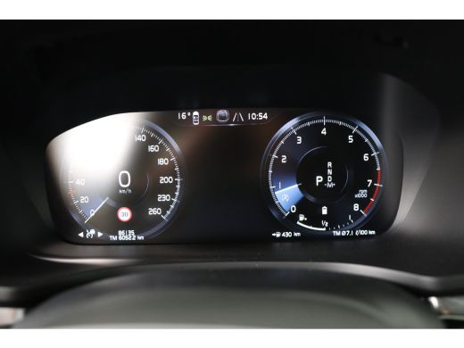 Volvo  V60 2.0 B4 R-Design | Navigatie | H&K Audio | Trekhaak Wegklapbaar | Blis | Leder | Adaptieve Cruise ... ActivLease financial lease