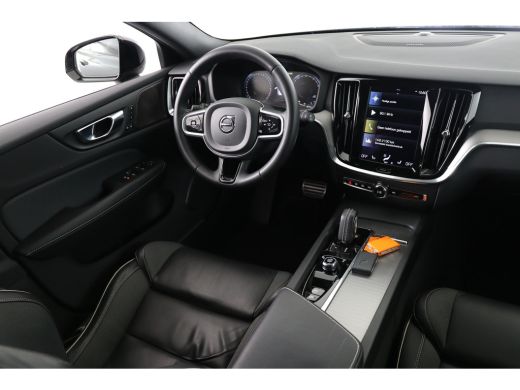 Volvo  V60 2.0 B4 R-Design | Navigatie | H&K Audio | Trekhaak Wegklapbaar | Blis | Leder | Adaptieve Cruise ... ActivLease financial lease