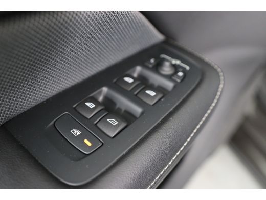 Volvo  V60 2.0 B4 R-Design | Navigatie | H&K Audio | Trekhaak Wegklapbaar | Blis | Leder | Adaptieve Cruise ... ActivLease financial lease