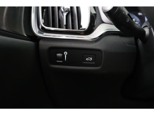 Volvo  V60 2.0 B4 R-Design | Navigatie | H&K Audio | Trekhaak Wegklapbaar | Blis | Leder | Adaptieve Cruise ... ActivLease financial lease