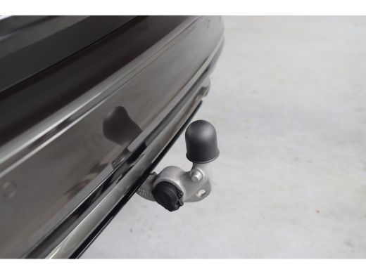 Volvo  V60 2.0 B4 R-Design | Navigatie | H&K Audio | Trekhaak Wegklapbaar | Blis | Leder | Adaptieve Cruise ... ActivLease financial lease