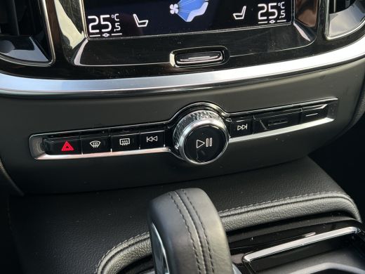 Volvo  V60 2.0 T6 Recharge AWD Inscription Expression | Trekhaak | Pilot Assist | Pano | Harman Kardon ActivLease financial lease