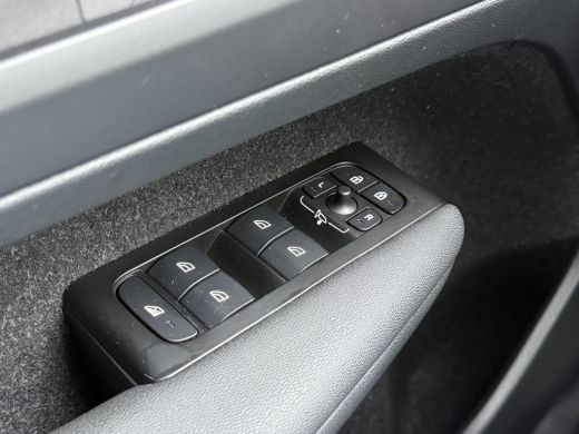 Volvo  XC40 1.5 T3 Momentum | Navi | CarPlay | Cruise | Camera | LED ActivLease financial lease