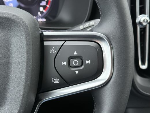 Volvo  XC40 1.5 T3 Momentum | Navi | CarPlay | Cruise | Camera | LED ActivLease financial lease