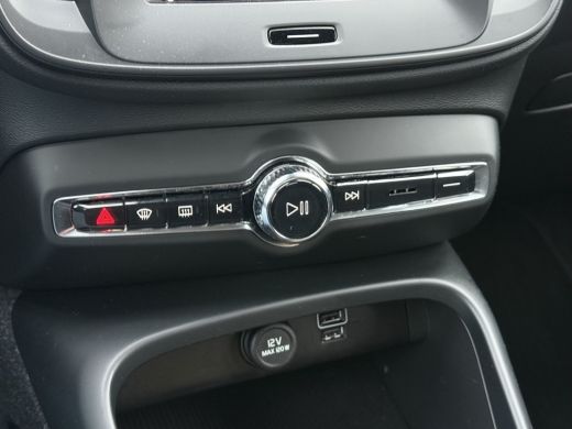 Volvo  XC40 1.5 T3 Momentum | Navi | CarPlay | Cruise | Camera | LED ActivLease financial lease