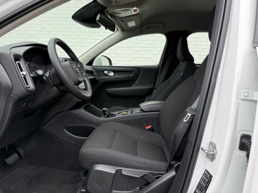 Volvo  XC40 1.5 T3 Momentum | Navi | CarPlay | Cruise | Camera | LED ActivLease financial lease